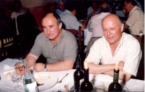 28 - En el restaurante Oasis - 2002